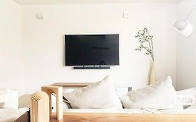 Luxury Condo In The Heart Of Village/Downtown